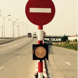 Đèn sử dụng NL mặt trời loại 1 bóng- 20W